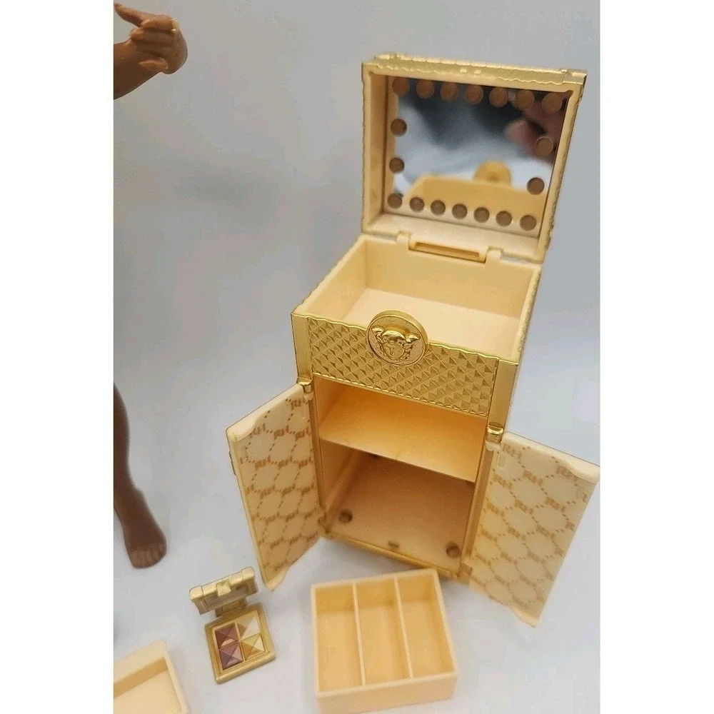 Rainbow High Meline Luxe Doll Rainbow Vision Gold Dress & Vanity Trunk Set